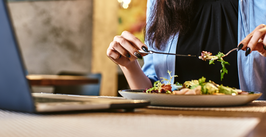 Nova lei isenta tributação sobre indenização de trabalhadores que não fazem pausa para almoço