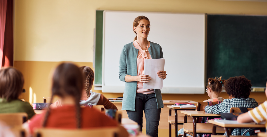 PL propõe desoneração da folha de professores para reverter desconto em aumento salarial para profissional