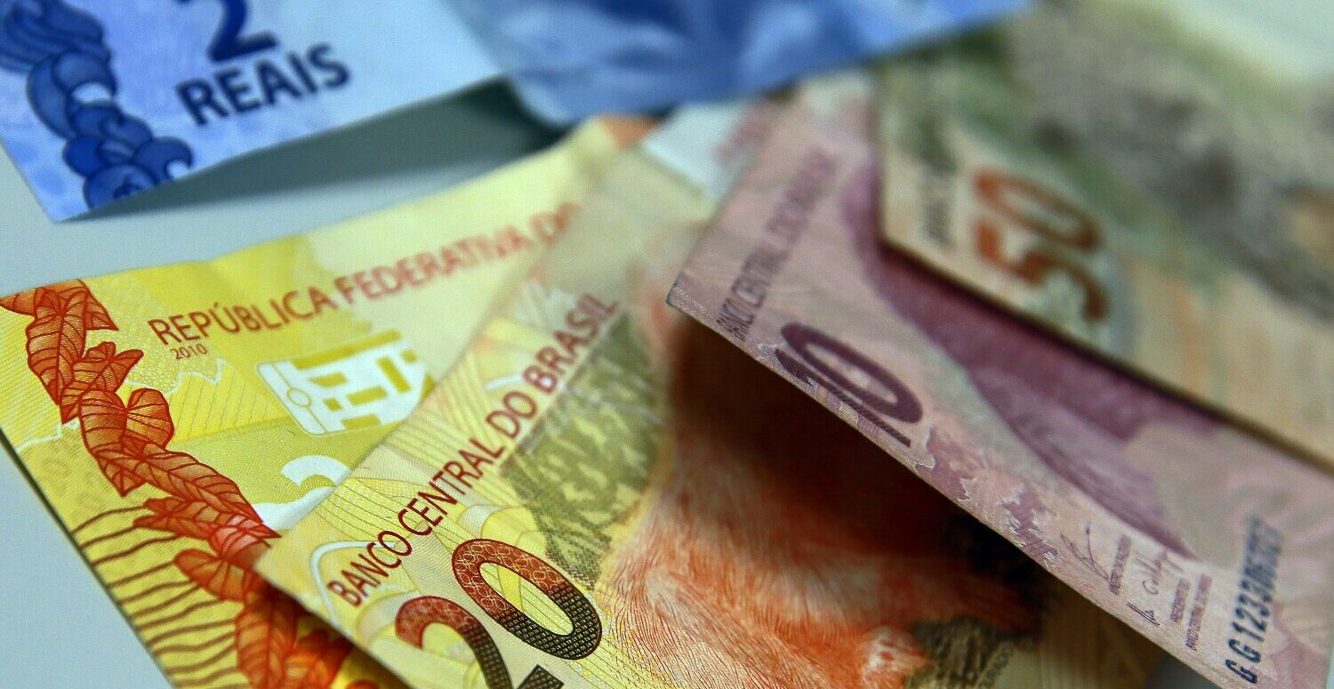 Como administrar o salário mínimo: dicas práticas para economizar