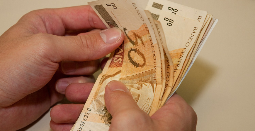 Recorde de brasileiros sacando a poupança: entenda os investimentos em alta 