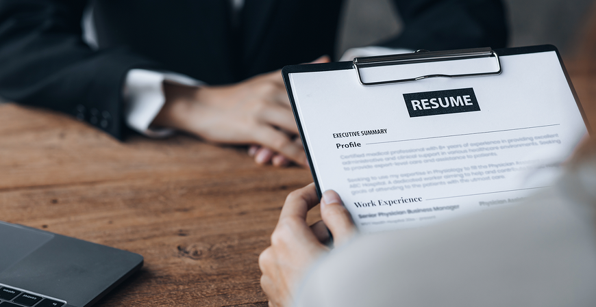 Recrutadores do Google do Brasil e dos EUA compartilham como montar um currículo de destaque