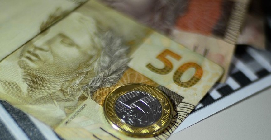 Relatório da IFI destaca crescimento econômica e alerta sobre dívida pública