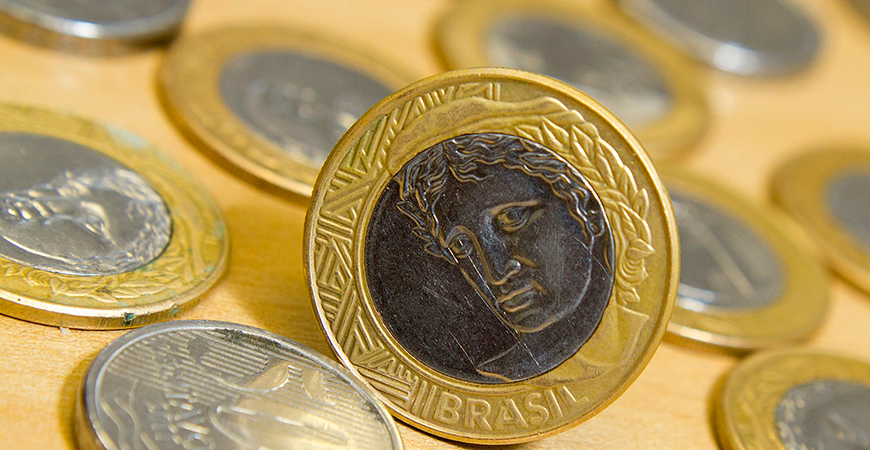 eSocial Doméstico: reajuste do salário mínimo deve ser registrado manualmente