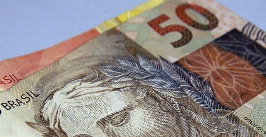 Salário mínimo de R$ 1.320 pode ser adiado