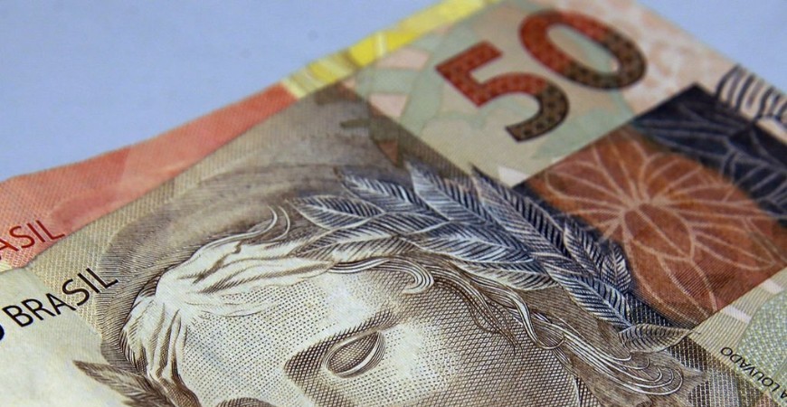 Salário mínimo de 2023: valor de R$ 1.320 pode ser adiado