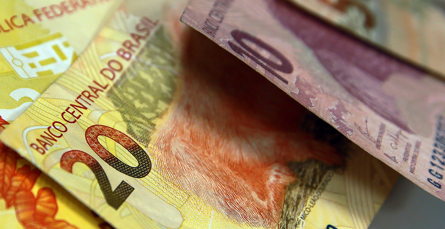 Salário mínimo sobe para R$ 1.621 em 2026