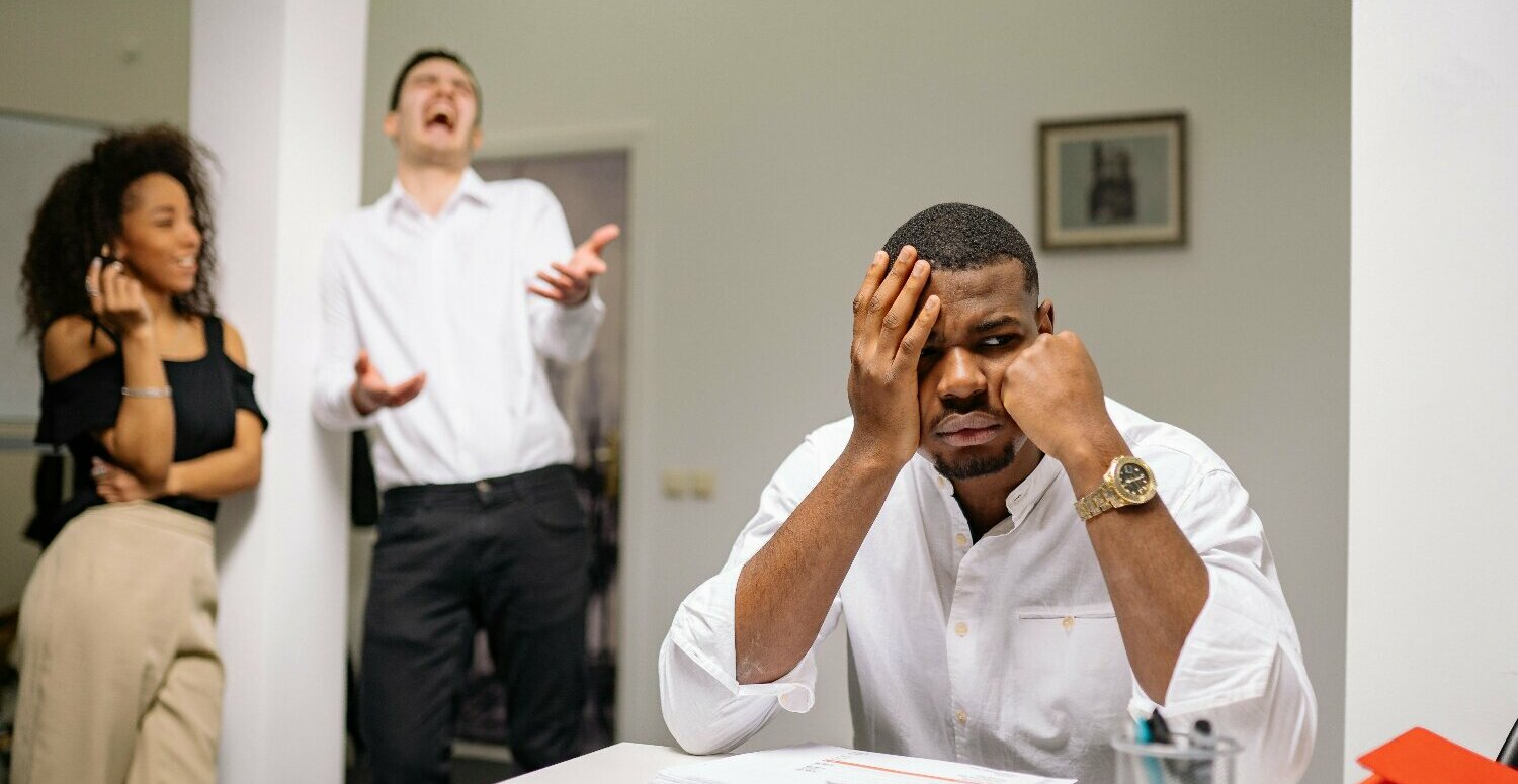 Sinais de um ambiente tóxico de trabalho