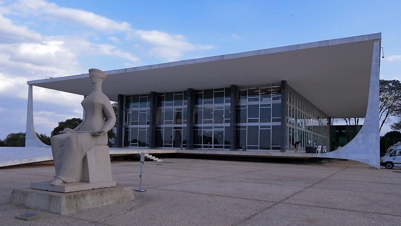 STF reafirma que IR retido na fonte por pagamentos a prestadores de serviço é de estados e municípios