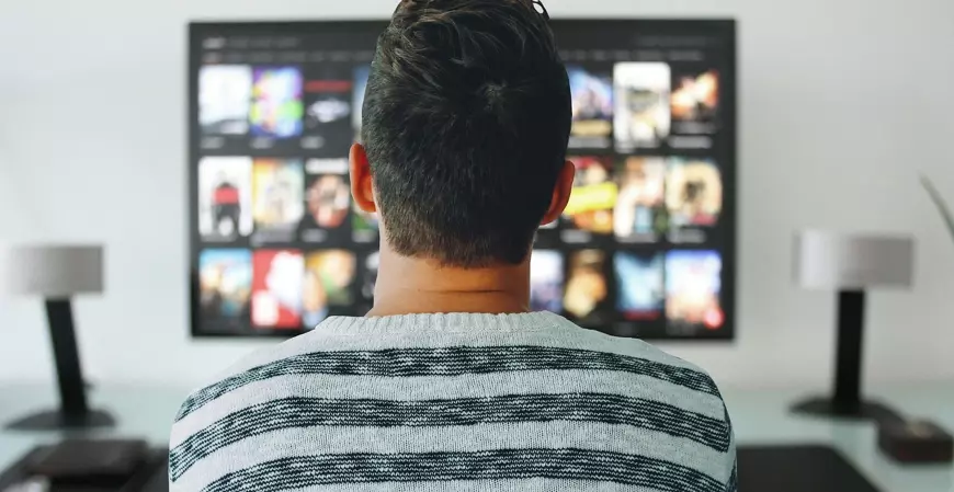 Taxando o seu Entretenimento: Projetos impõem tributos sobre Streaming no Brasil
