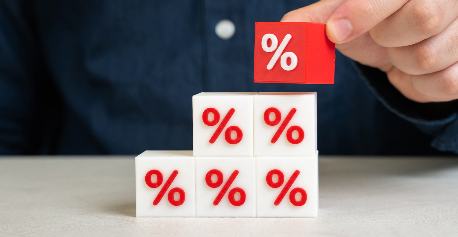 Juros de crédito consignado para CLT chegam a 122% ao ano, revela BC