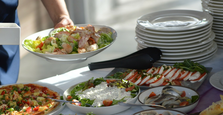 Vale-refeição: pesquisa revela que benefício alimentício deveria ser de no mínimo R$ 1.135