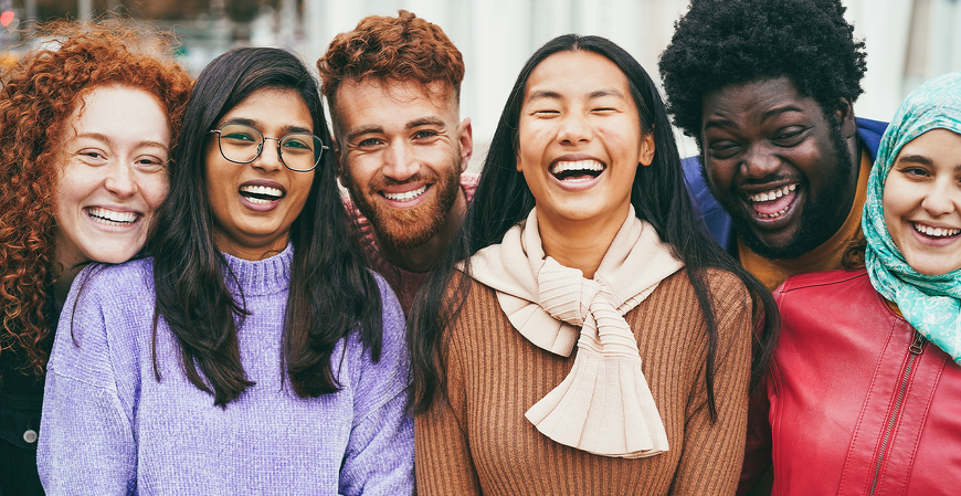 Brasil segue fora do Top 10 países mais felizes do mundo; confira a lista